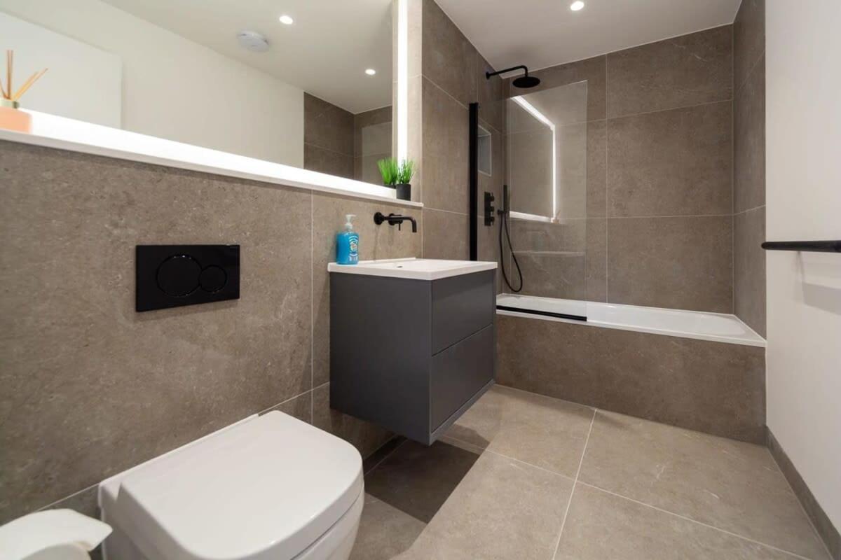 Modern 2 Bedroom Apartment In Wimbledon London Exterior photo