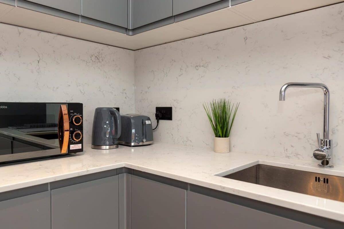 Modern 2 Bedroom Apartment In Wimbledon London Exterior photo